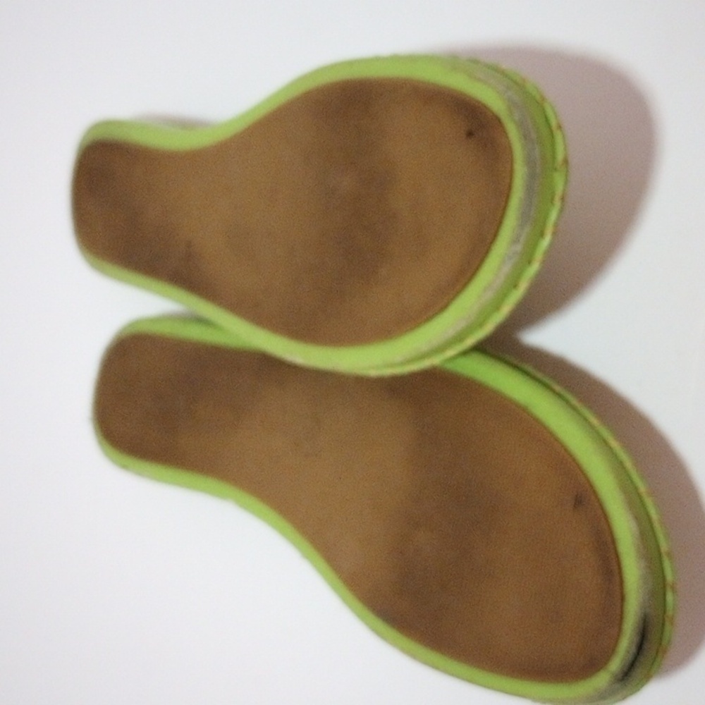 Gianni Bini Lime Green leather strap sandals. Stitched design. Size 8 - Picture 6 of 9